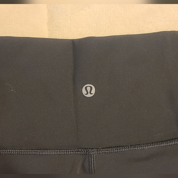 Lululemon Women's Wunder Under Crop Leggings 21" inseam, size 4 in dark gray - Picture 4 of 7